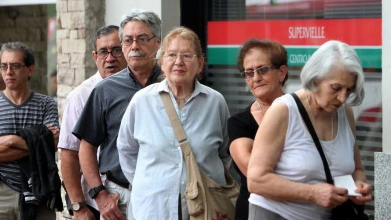 Solo 3 de cada 10 personas llegan con los 30 años de aportes para jubilarse