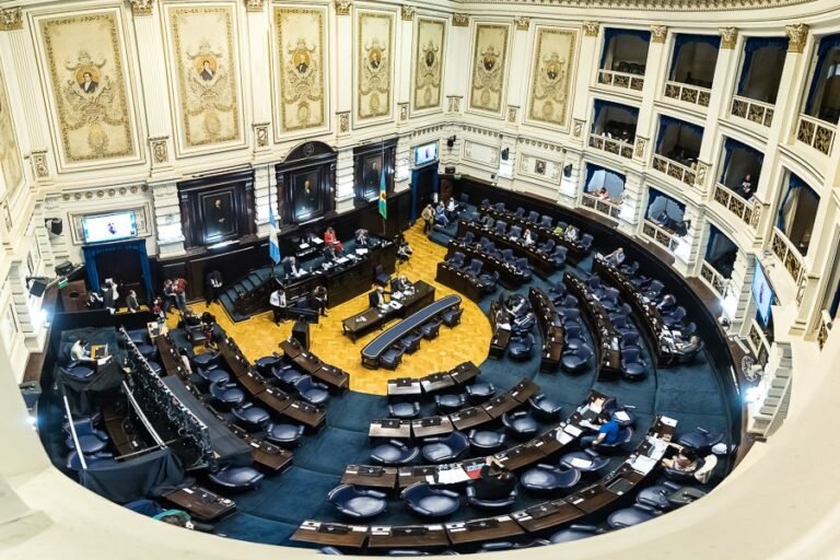 Diputados bonaerenses impulsan el proyecto de indemnizaciones laborales