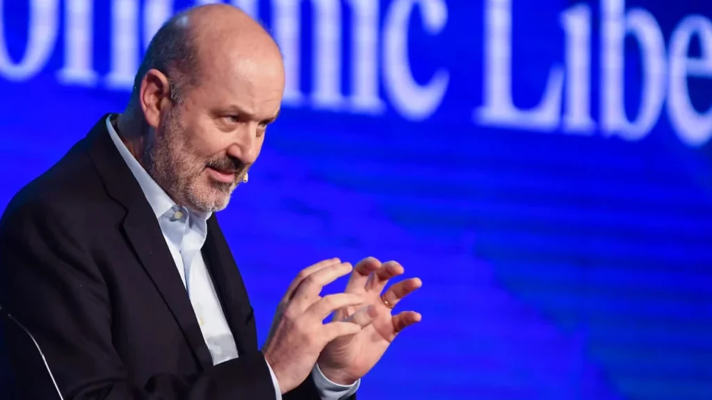 Sturzenegger impulsa la ampliación de la jornada laboral y la vuelta de los tickets