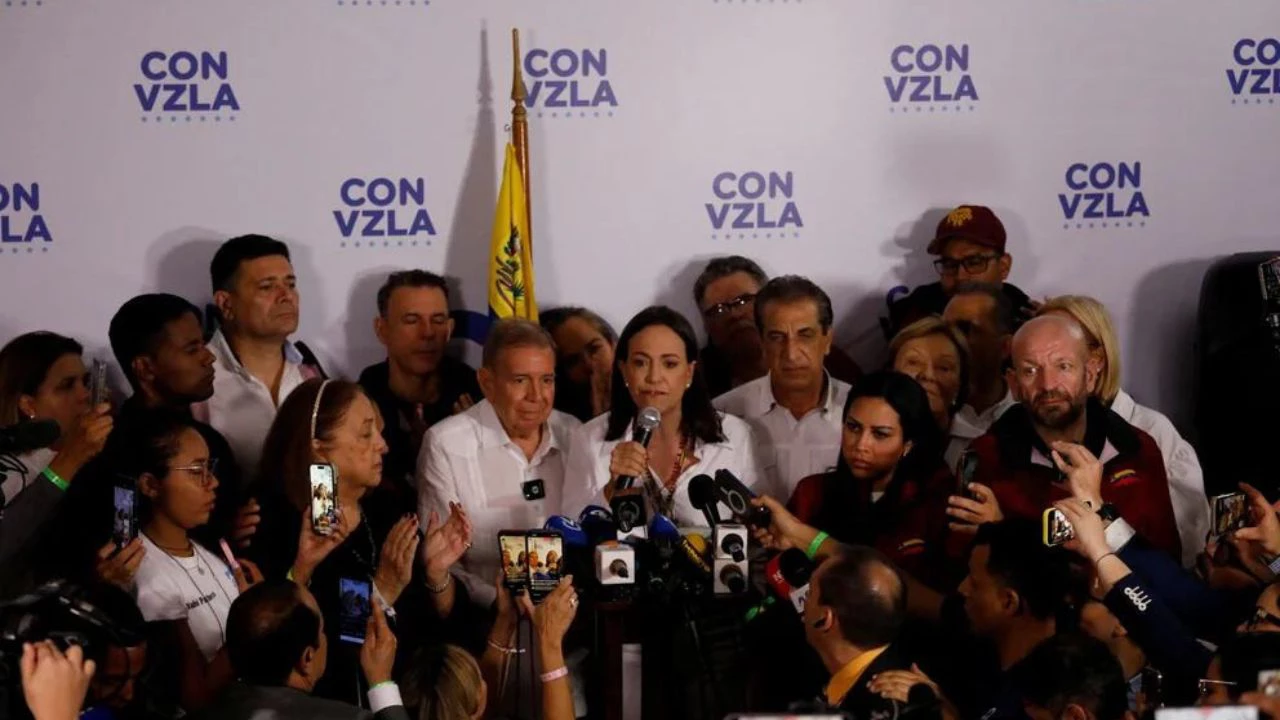 La oposición venezolana afirma que ganó la elección con el 70% de los votos