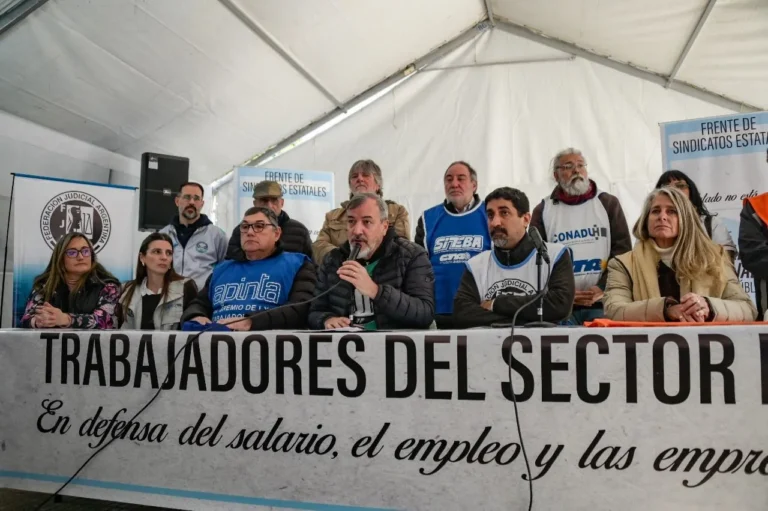 ATE acampa en Plaza de Mayo contra los despidos en el Estado