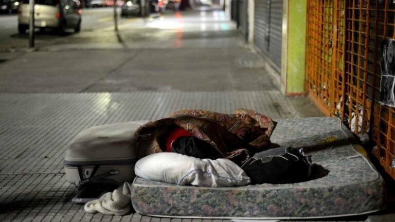 Denuncian un protocolo que permite internar a la fuerza a personas en situación de calle