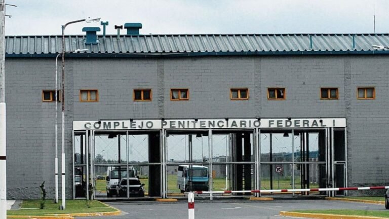Señalan que Diputados de LLA visitaron a genocidas en el penal de Ezeiza