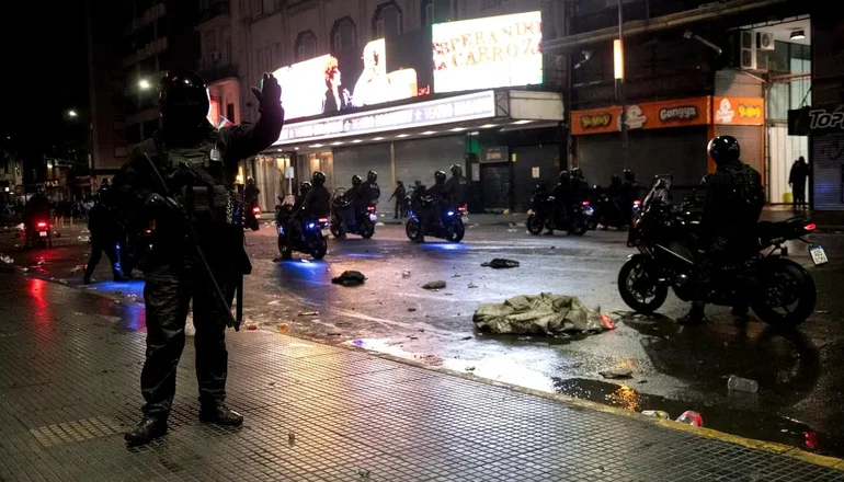 Represión e incidentes en el Obelisco por festejos por la Copa América
