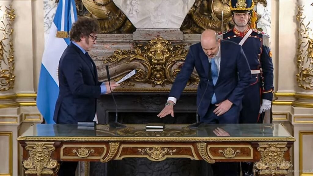 Javier Milei designó a Federico Sturzenegger en el Consejo de Mayo