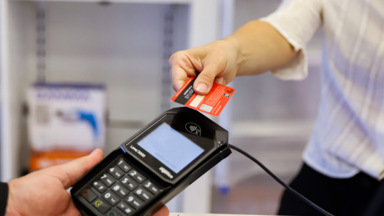 Eliminan las retenciones del IVA y Ganancias para los comercios