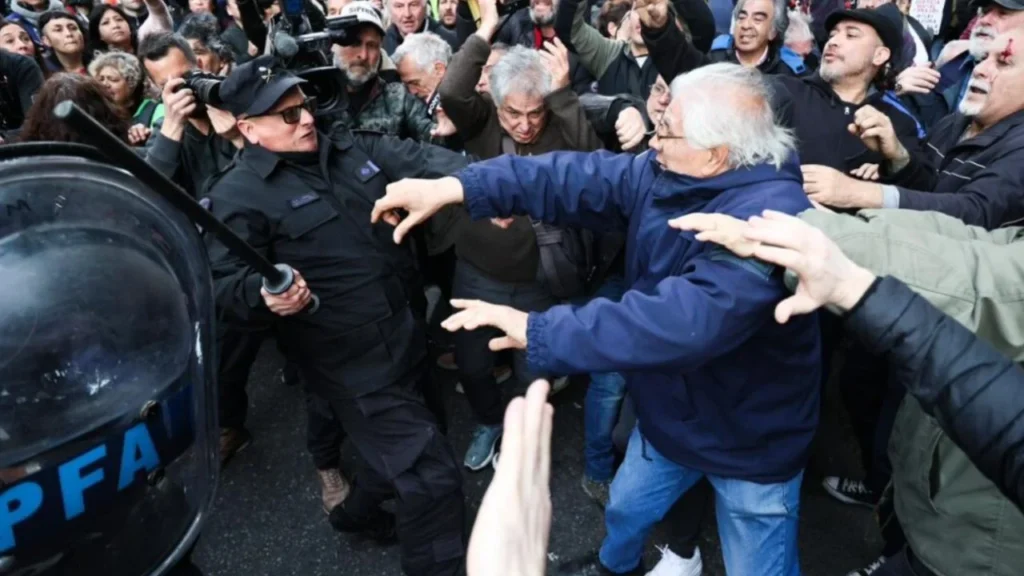 Paro, marchas y piquetes contra las medidas del gobierno