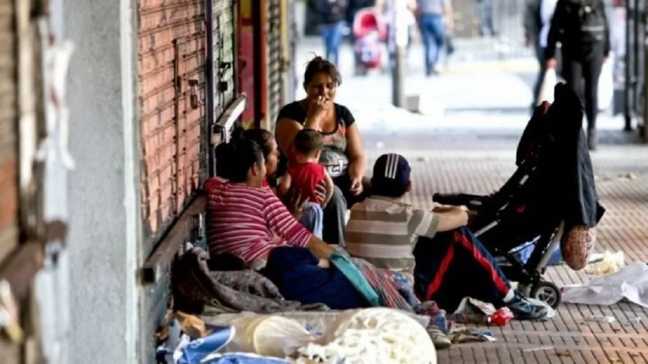 La pobreza alcanzó al 55% y la indigencia al 20% de la población