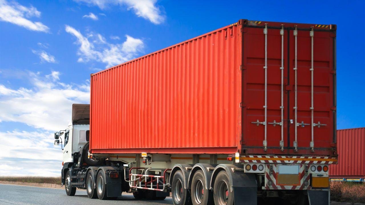 El Gobierno desregula el transporte de carga