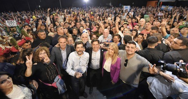 Kicillof destaca la importancia de escuchar a los afectados por Milei