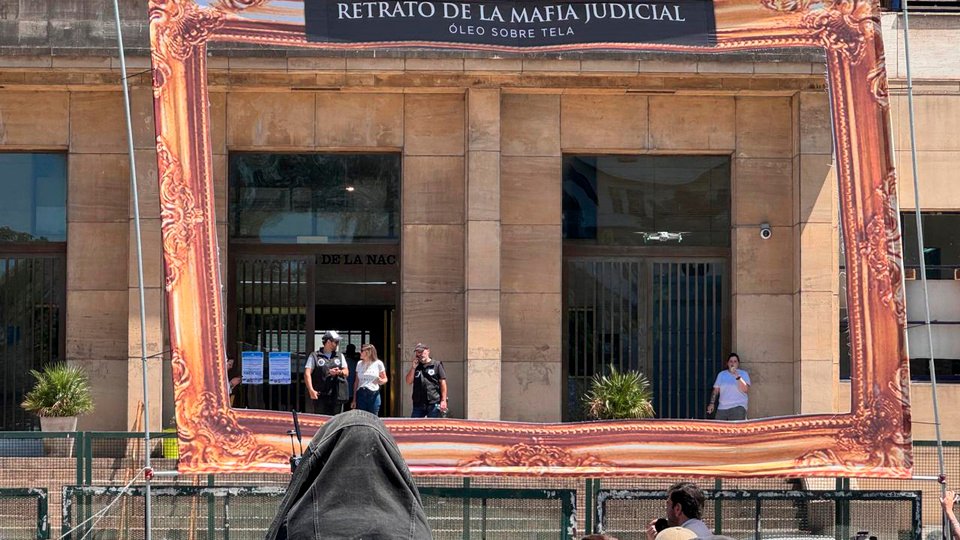 Víctor Hugo denuncia el control judicial en Argentina por el macrismo