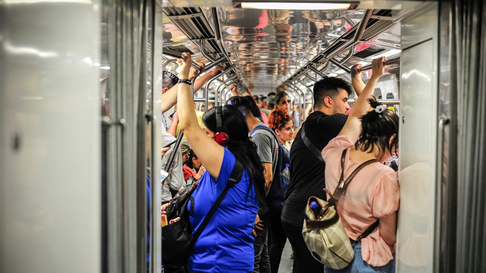 Aumento del 10% en colectivos, subtes y peajes en CABA