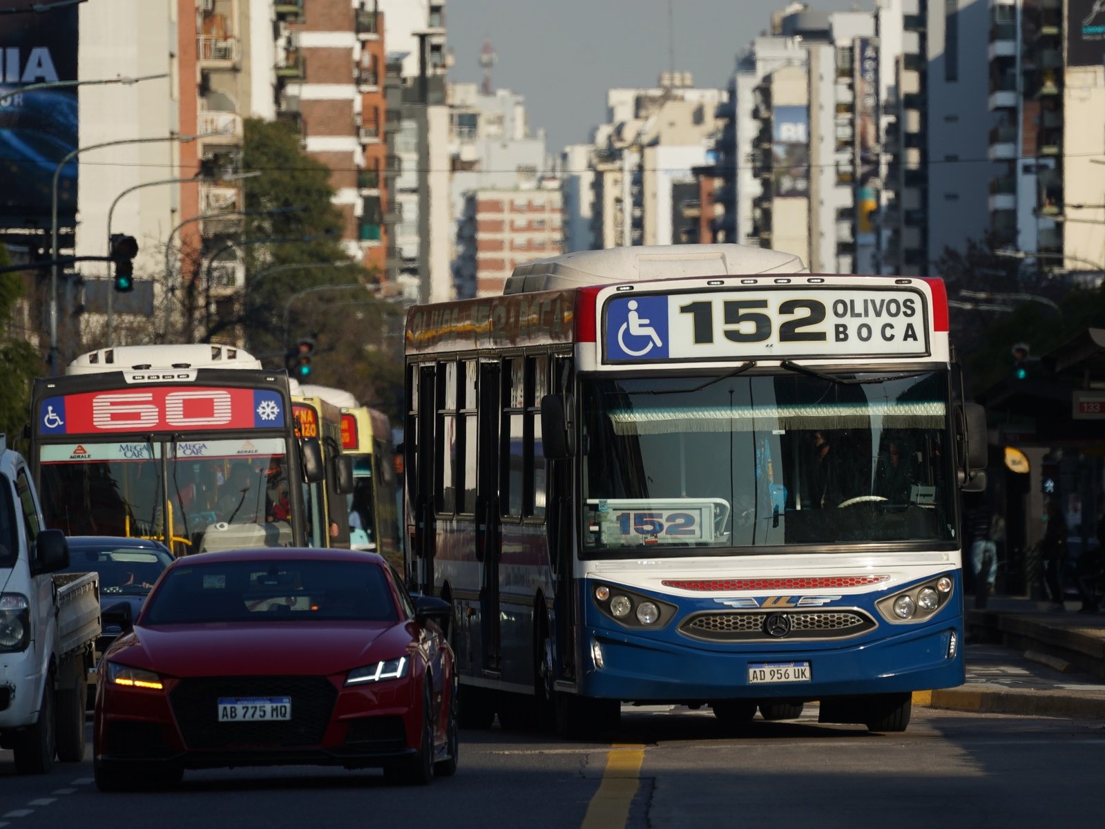 Aumento del 10% en precios de viajes en colectivo y subte