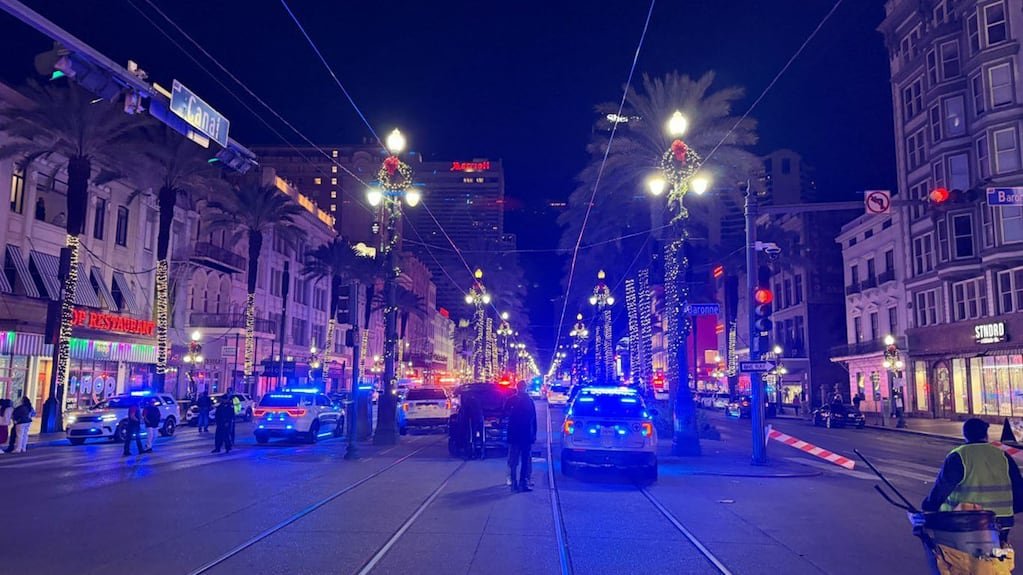 Conductor arrolla a 10 en celebración de Año Nuevo en Nueva Orleans