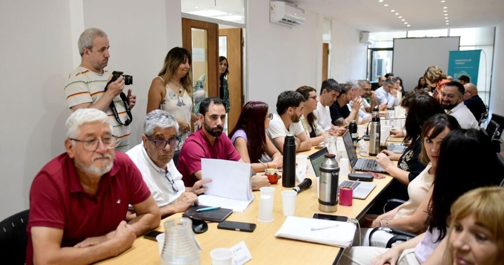 Estatales solicitan aumento salarial al gobierno de Kicillof 2025