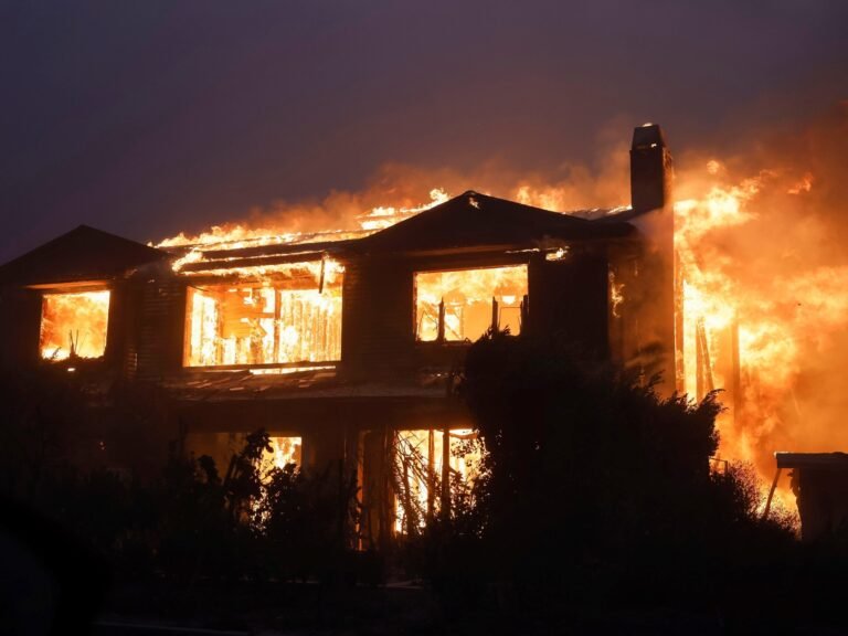 Famosos de Hollywood evacuados por incendios en Los Ángeles