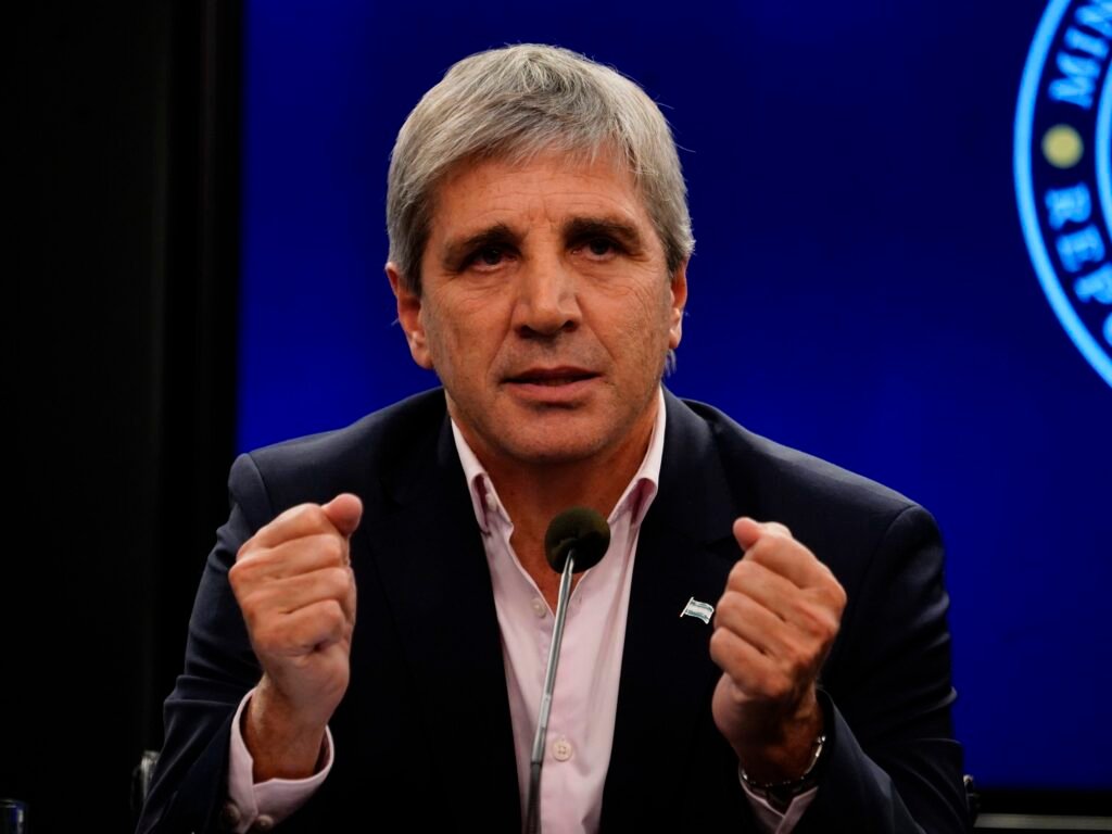 Gobierno argentino busca préstamos del FMI y bancos para financiarse