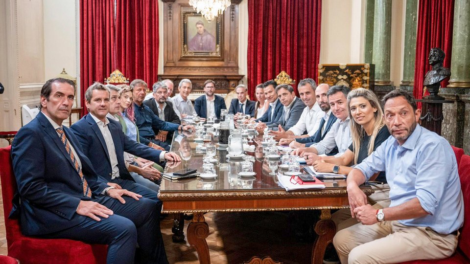 Gobierno busca suspender las PASO urgente