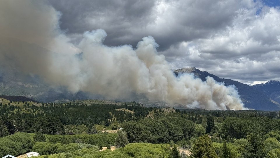 Incendios en Epuyén: 2000 hectáreas arrasadas