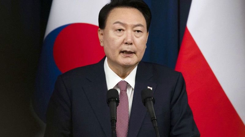 Investigadores arrestan a presidente de Corea del Sur en su residencia