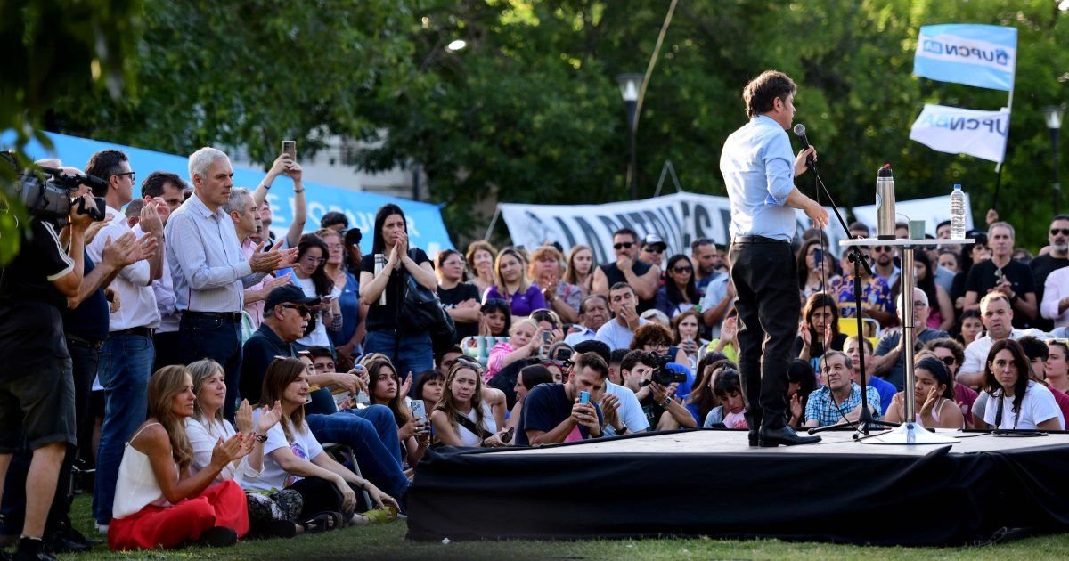 Kicillof se prepara para las PASO y el desdoblamiento electoral