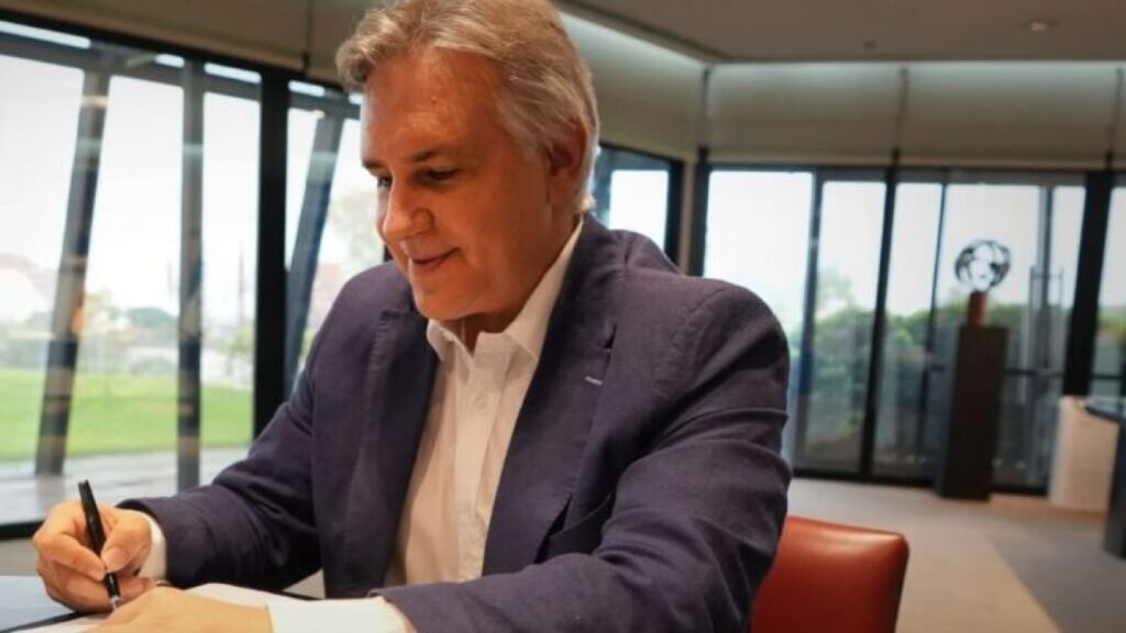 Llaryora promulga ley Ficha Limpia en Córdoba para elecciones