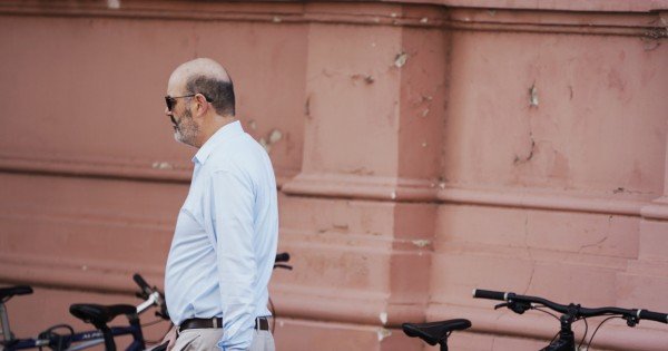 Sturzenegger ataca negocio de cueros Galperin