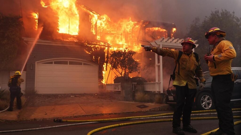 Vientos de Santa Ana: el riesgo de incendios en Los Ángeles