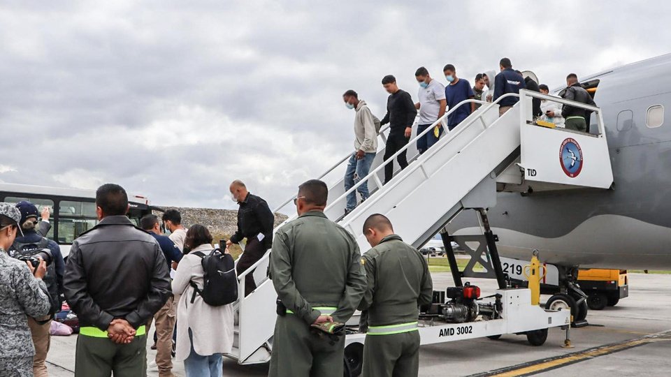Petro busca mejorar repatriación de colombianos