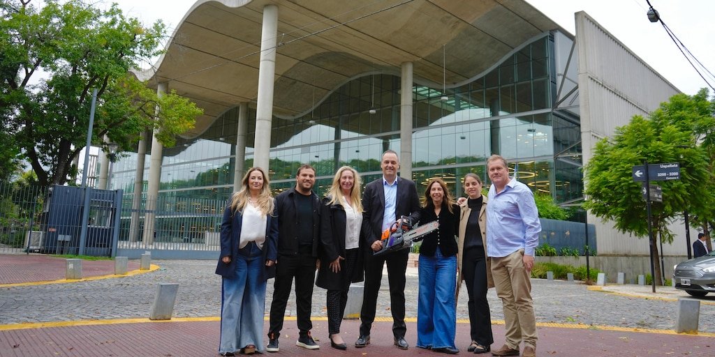Karina Milei y los Candidatos Libertarios Llevan la Motosierra a la Sede del Gobierno Porteño: Un Desafío al Sistema Político Actual