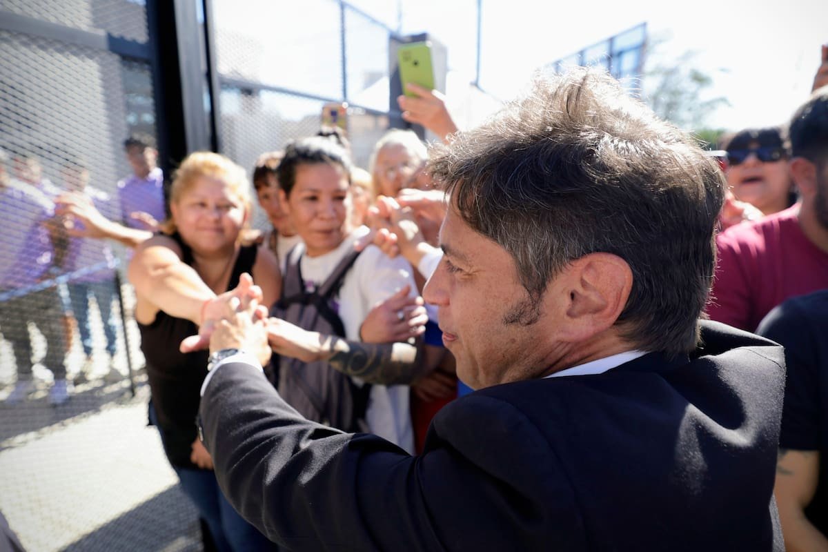 Axel Kicillof plantea un decreto para desdoblar las elecciones 2025 mientras negocia con Cristina Kirchner