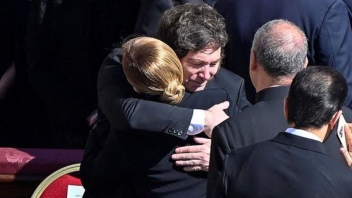 Javier Milei y Giorgia Meloni: ¿Qué se dijeron durante su almuerzo tras el funeral del Papa Francisco?