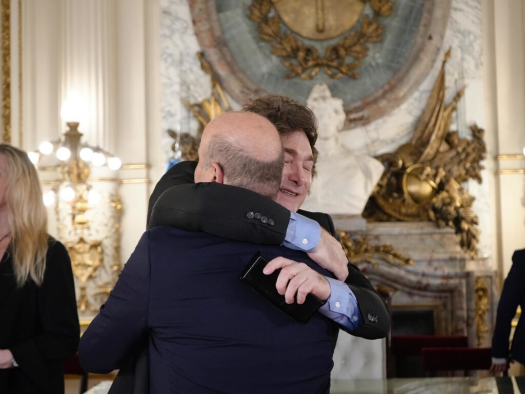 Noche de Celebraciones y Preocupaciones: La Impactante Revelación sobre el Dólar en Casa Rosada