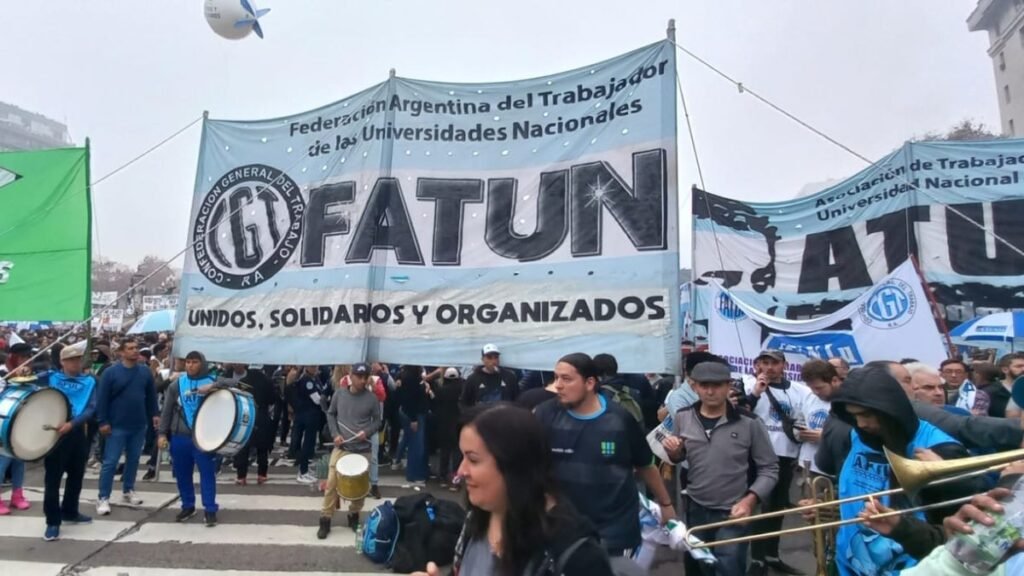 Paro General de la CGT: Adherencia de Trabajadores No Docentes Aumenta la Tensión Laboral