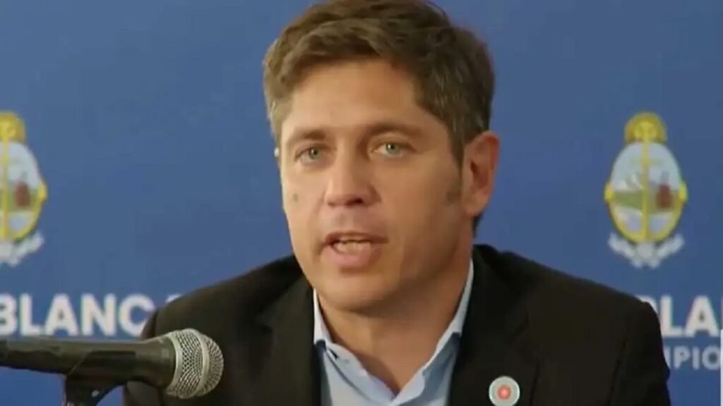 Kicillof firma nuevo acuerdo paritario con docentes y advierte sobre descuentos por paros laborales