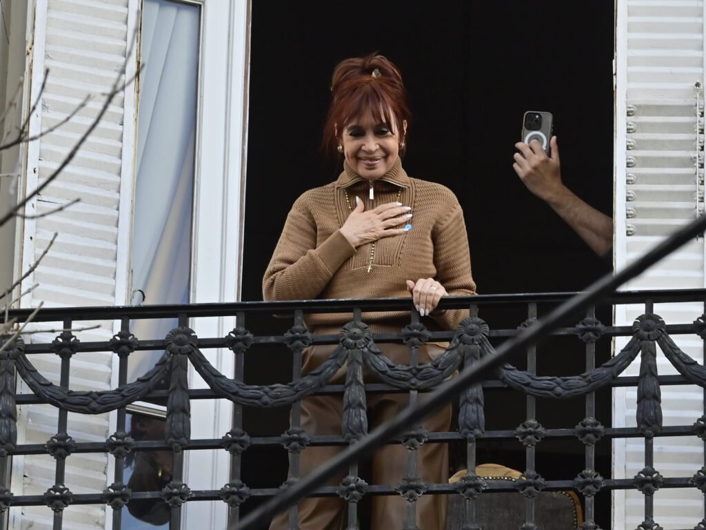 Cristina Kirchner se Enfrenta a la Justicia: Marcha Masiva del Kirchnerismo para Apoyar a la Expresidenta el Miércoles