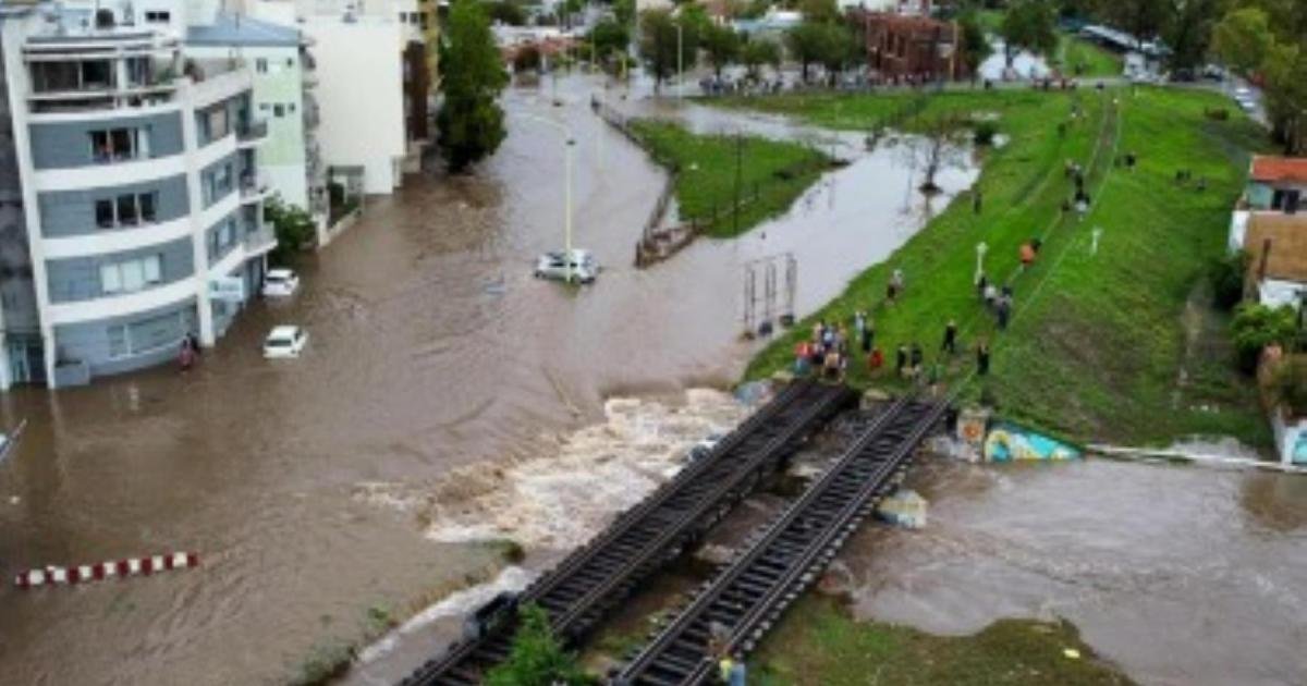 Gobierno de Javier Milei Veta Ley de Emergencia por Inundaciones en Bahía Blanca: Impacto y Reacciones